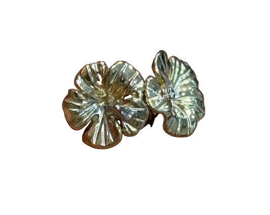 10k Hibiscus earrings